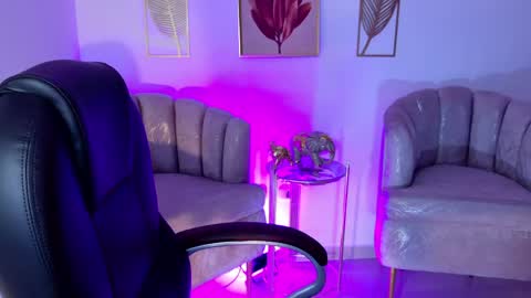 Layla Breezee online show from April 2026 11:47:02 AM