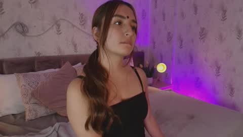 Layla  online show from April 2026 01:42:02 AM