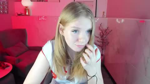 Snapshot of layla_glam chatting on October 2025 01:29:02 PM layla_glam online show from October 2025 01:29:02 PM