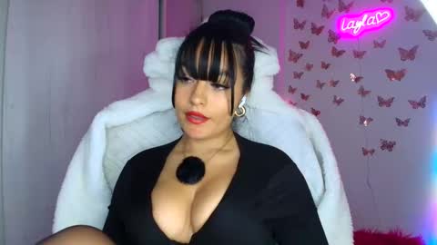 Layla online show from October 2025 04:15:01 AM