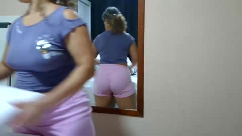Snapshot of laylabrasil chatting on March 2025 02:15:02 AM kelly online show from March 2025 02:15:02 AM