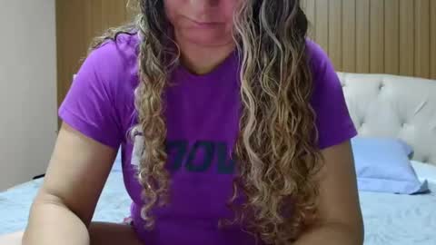 Snapshot of laylabrasil chatting on September 2025 06:40:02 PM kelly online show from September 2025 06:40:02 PM