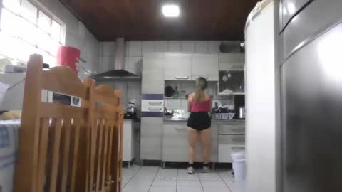 Snapshot of laylabrasil chatting on September 2025 08:21:02 PM kelly online show from September 2025 08:21:02 PM