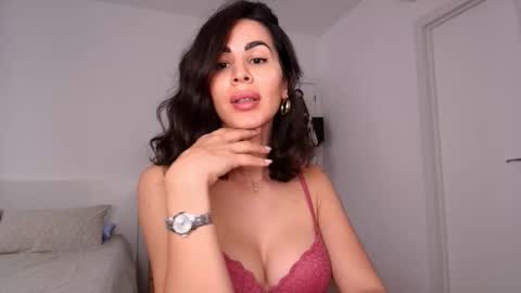 Layla online show from March 2026 03:40:02 PM