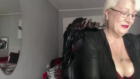 Layla online show from October 2025 07:49:01 AM