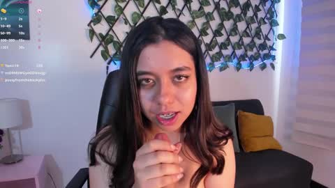 Lea Velle online show from December 2024 06:12:02 PM