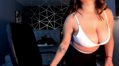 Lea Velle online show from October 2025 05:05:01 AM