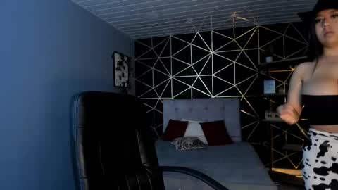 Lea Velle online show from October 2025 03:40:01 AM