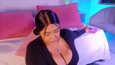 Snapshot of leah_bensoon chatting on September 2025 03:01:01 PM Leah online show from September 2025 03:01:01 PM