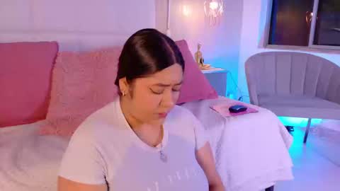 Snapshot of leah_bensoon chatting on September 2025 03:01:01 PM Leah online show from September 2025 03:01:01 PM