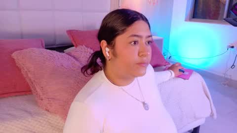 Snapshot of leah_bensoon chatting on September 2025 03:45:01 PM Leah online show from September 2025 03:45:01 PM
