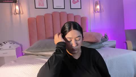 Leah online show from November 2025 04:42:01 PM