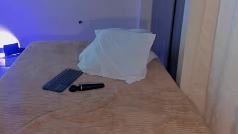 leahaltomm online show from March 2025 10:10:02 PM