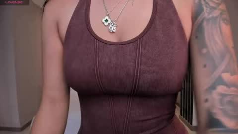 Snapshot of leahnovac chatting on October 2025 11:21:02 AM leahnovac online show from October 2025 11:21:02 AM