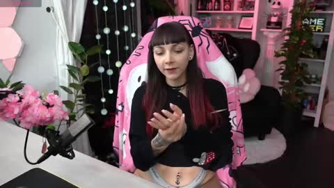 Leah online show from February 2025 08:56:01 PM