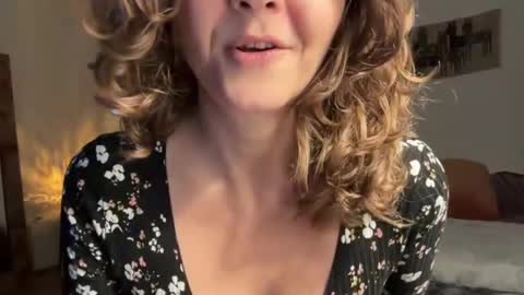 Leah Sparkles online show from October 2025 11:33:02 AM