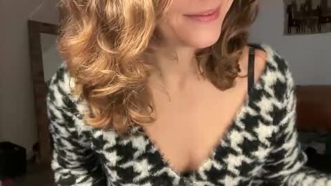 Leah Sparkles online show from December 2025 02:45:02 PM