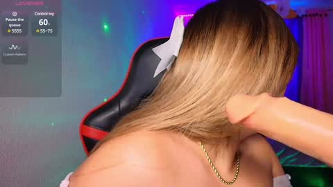 Snapshot of leahtemptation chatting on February 2025 01:10:02 PM leah online show from February 2025 01:10:02 PM