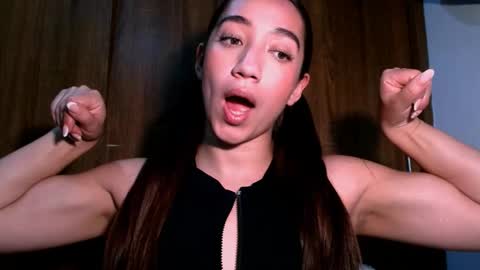 leanaalhub online show from February 2026 11:33:02 PM