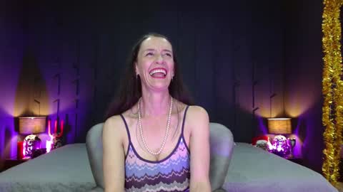 Snapshot of leanamature chatting on December 2024 05:44:01 PM Leana online show from December 2024 05:44:01 PM