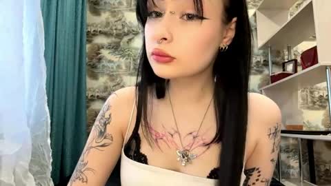 Kiki online show from April 2026 03:11:01 PM