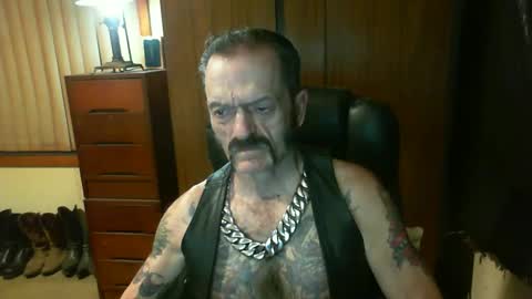 Snapshot of leathergreaser chatting on December 2024 09:22:01 AM leathergreaser online show from December 2024 09:22:01 AM
