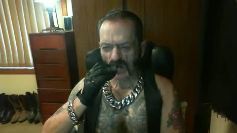 Snapshot of leathergreaser chatting on December 2024 07:21:01 PM leathergreaser online show from December 2024 07:21:01 PM