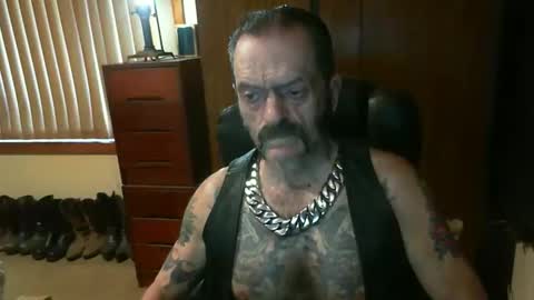 Snapshot of leathergreaser chatting on December 2024 07:18:02 PM leathergreaser online show from December 2024 07:18:02 PM