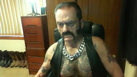 Snapshot of leathergreaser chatting on January 2025 07:51:02 PM leathergreaser online show from January 2025 07:51:02 PM