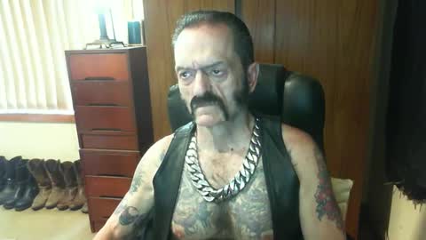 Snapshot of leathergreaser chatting on January 2025 10:55:01 PM leathergreaser online show from January 2025 10:55:01 PM