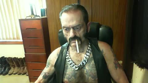 Snapshot of leathergreaser chatting on January 2025 02:26:02 AM leathergreaser online show from January 2025 02:26:02 AM