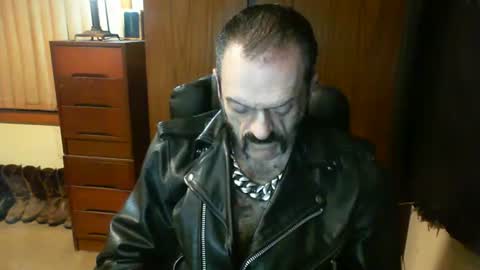 Snapshot of leathergreaser chatting on January 2025 06:09:02 PM leathergreaser online show from January 2025 06:09:02 PM