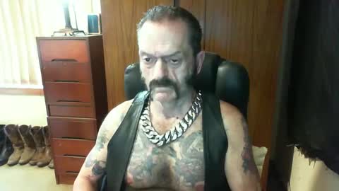 Snapshot of leathergreaser chatting on January 2025 05:58:01 AM leathergreaser online show from January 2025 05:58:01 AM