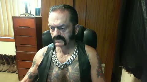 Snapshot of leathergreaser chatting on January 2025 07:31:02 PM leathergreaser online show from January 2025 07:31:02 PM
