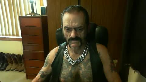 Snapshot of leathergreaser chatting on January 2025 05:56:01 AM leathergreaser online show from January 2025 05:56:01 AM