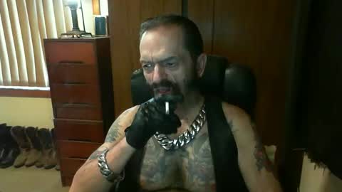 Snapshot of leathergreaser chatting on January 2025 09:07:01 PM leathergreaser online show from January 2025 09:07:01 PM