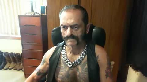 Snapshot of leathergreaser chatting on January 2025 01:55:01 AM leathergreaser online show from January 2025 01:55:01 AM