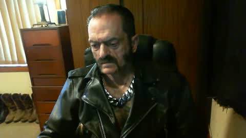 Snapshot of leathergreaser chatting on February 2025 10:54:01 PM leathergreaser online show from February 2025 10:54:01 PM