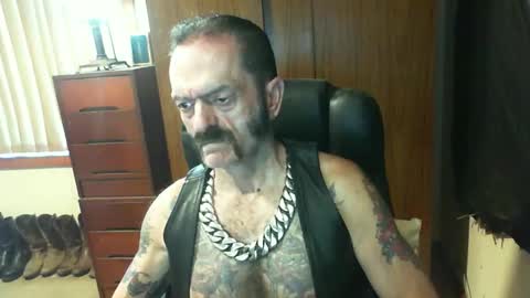 Snapshot of leathergreaser chatting on February 2025 09:25:02 PM leathergreaser online show from February 2025 09:25:02 PM