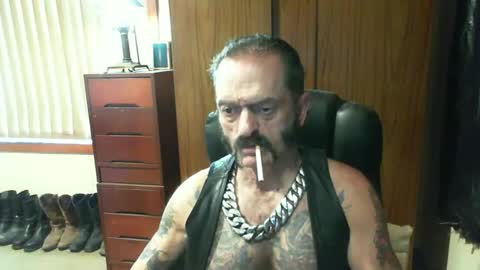 Snapshot of leathergreaser chatting on March 2025 01:23:01 AM leathergreaser online show from March 2025 01:23:01 AM