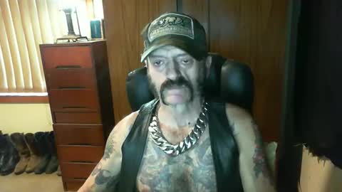 Snapshot of leathergreaser chatting on March 2025 05:49:02 AM leathergreaser online show from March 2025 05:49:02 AM