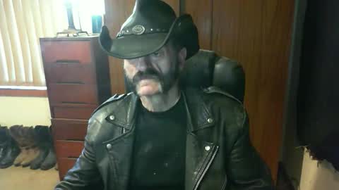 Snapshot of leathergreaser chatting on September 2025 09:14:02 PM leathergreaser online show from September 2025 09:14:02 PM