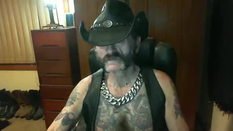 Snapshot of leathergreaser chatting on September 2025 08:38:02 AM leathergreaser online show from September 2025 08:38:02 AM