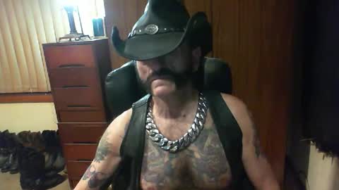 Snapshot of leathergreaser chatting on October 2025 03:44:02 PM leathergreaser online show from October 2025 03:44:02 PM