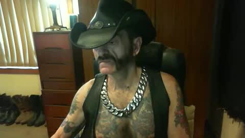 Snapshot of leathergreaser chatting on October 2025 08:08:02 PM leathergreaser online show from October 2025 08:08:02 PM
