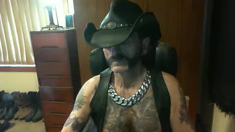 Snapshot of leathergreaser chatting on October 2025 08:42:01 PM leathergreaser online show from October 2025 08:42:01 PM