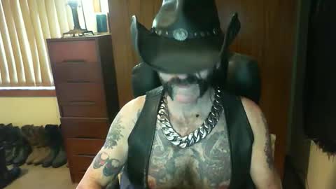 Snapshot of leathergreaser chatting on October 2025 09:48:02 PM leathergreaser online show from October 2025 09:48:02 PM