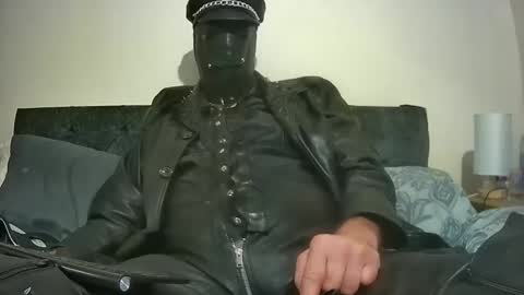 Snapshot of leathertease chatting on December 2024 08:33:01 AM master or sir online show from December 2024 08:33:01 AM