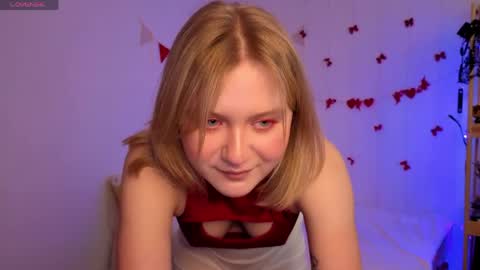 Snapshot of leazy_peasy chatting on May 2026 07:05:01 AM Ellie online show from May 2026 07:05:01 AM