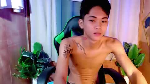 leemoreno18 online show from October 2025 06:23:01 PM